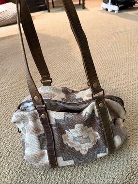 Woven Aztec Pattern small duffle Shoulder Bag in Brown & Cream